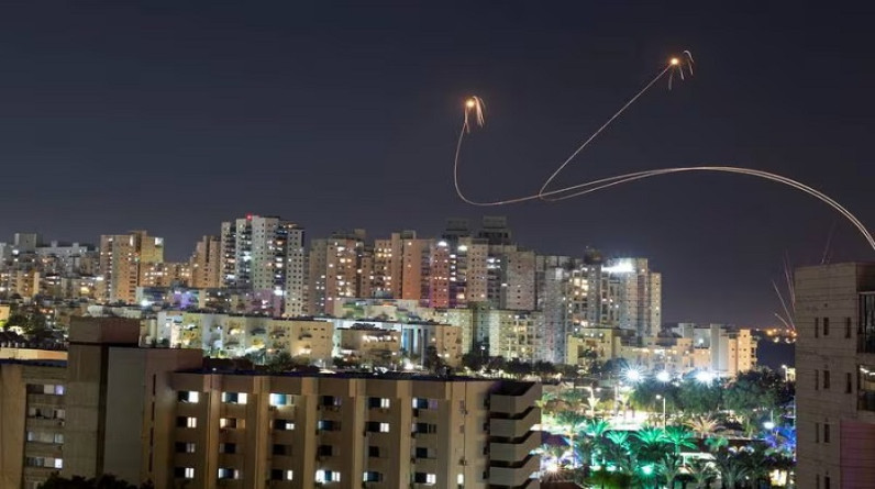 المقاومة الفلسطينية تستهدف 19 مستوطنة برشقة صاروخية كبيرة في غلاف غزة